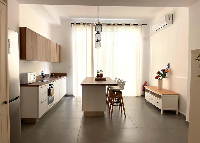 Central Sliema Stay Lägenhet *