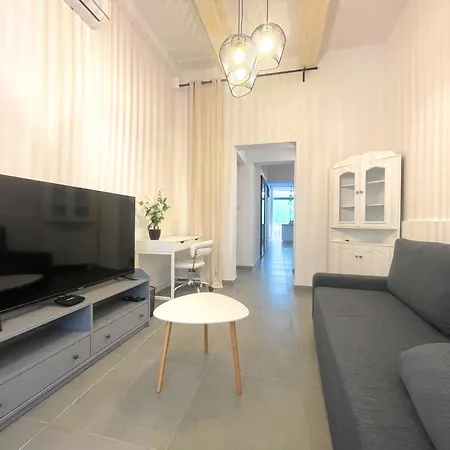 Central Sliema Stay דירה