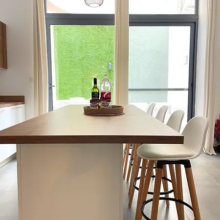 Central Sliema Stay Lägenhet *